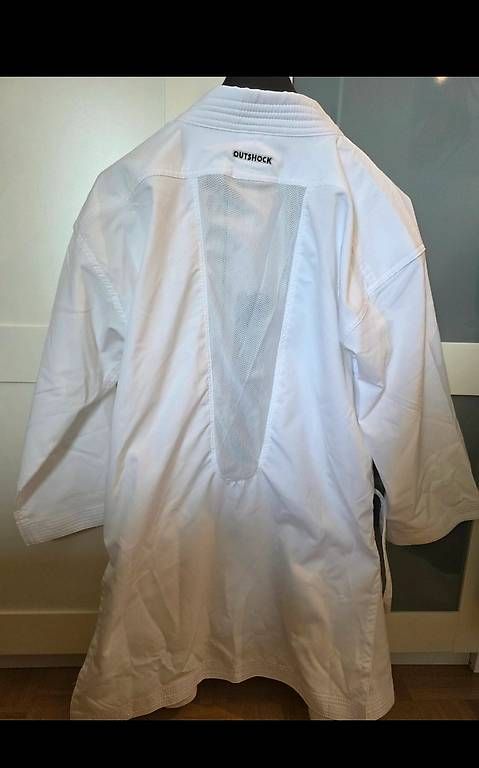 Kimonos: Haut kimono karate Outshock 160cm – Neuf (Voir description) à Versoix par Leana8 1