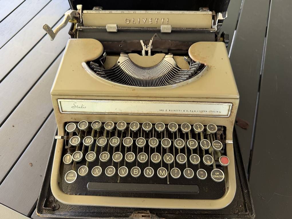 Olivetti Macchine da scrivere: Olivetti Studio Schreibmaschine – Usato da Bern venduto da han_hdr2 1