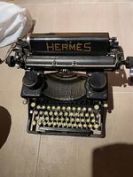 Machine à écrire Hermès 3000