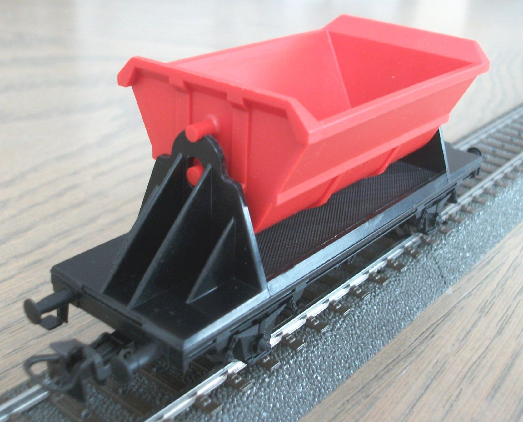 Märklin Modellini di ferrovie: Kippwagen mit roter Lore; neu – Nuovo (secondo la descrizione) da St. Moritz venduto da Manu7500