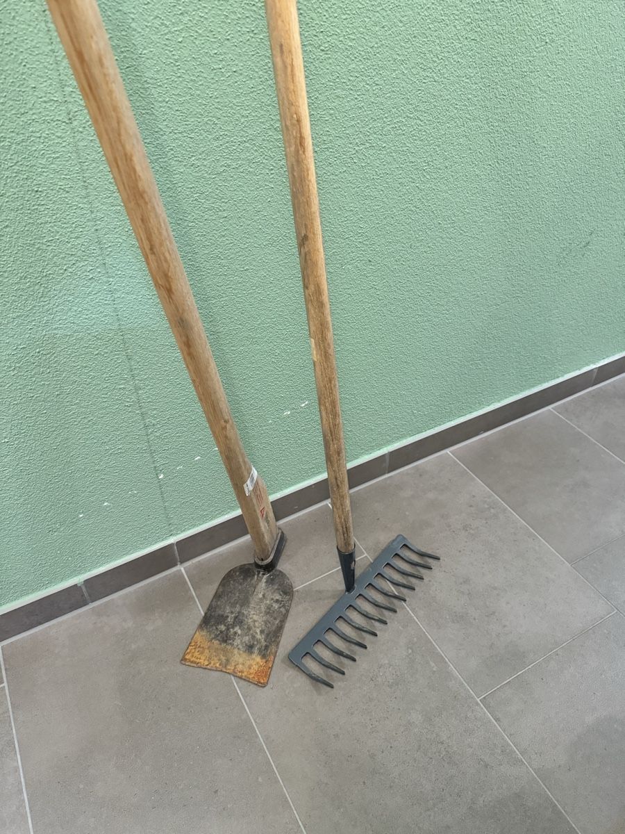 Alle Werkzeuge: Garden Tools Set: Hoe and Rake Used Condition – Gebraucht aus Otelfingen von ven_n5ms 2