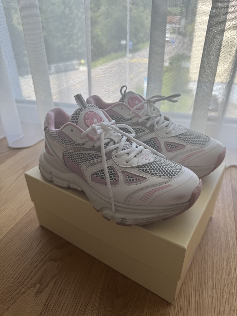 Axel Arigato Scarpe da donna: Axel Arigato Marathon Runner Sneakers Pink – Usato da Fahrweid venduto da meded