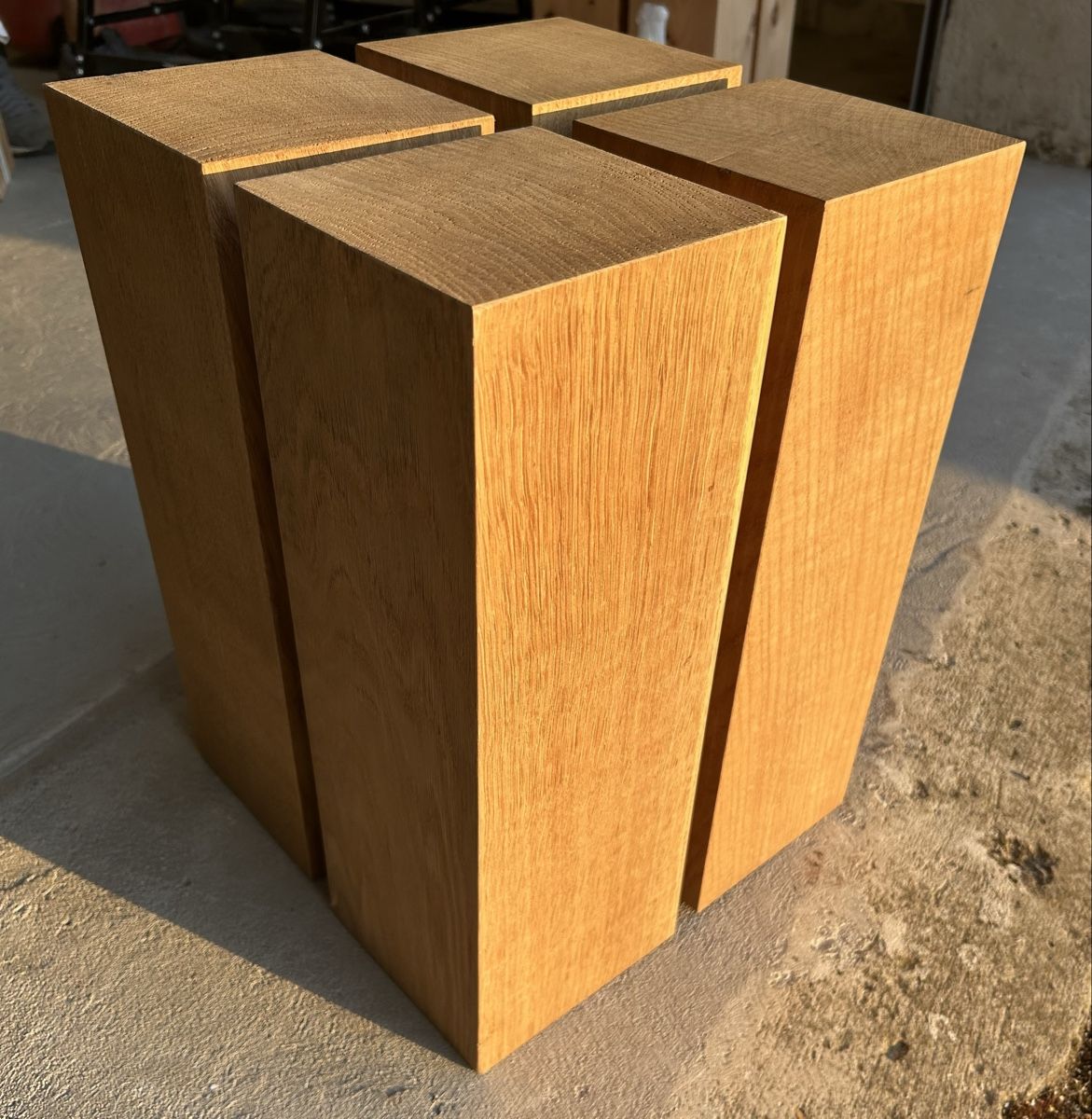 Alle Dekorationen: Exklusiver Beistelltisch / Hocker / Säule Eiche massiv – Gebraucht aus Sursee von ramona0406
