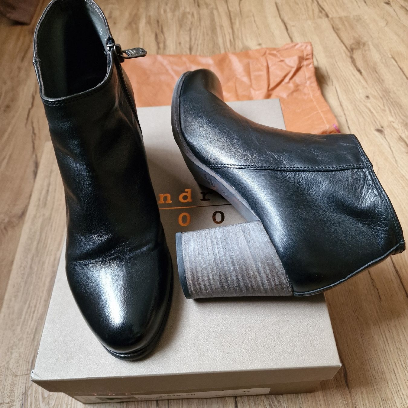 Scarpe da donna: Leder Ankle Boots "Hundred 100", Gr. 39, schwarz – Nuovo (secondo la descrizione) da Mönchaltorf venduto da nzhuravel