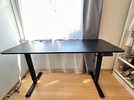 Höhenverstellbarer Schreibtisch
