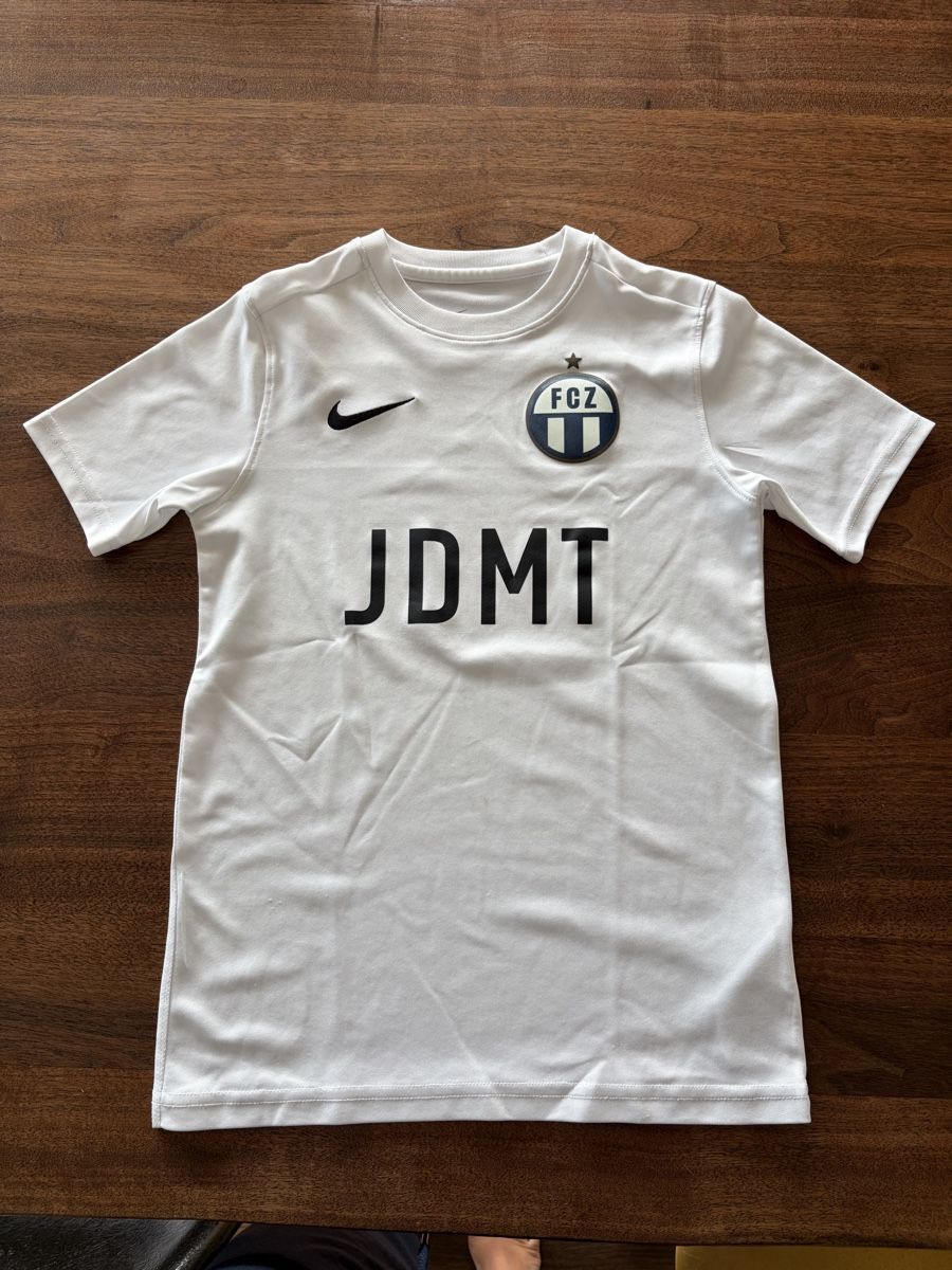 Trainer, Turnhosen & -trikots: FCZ Einlauftrikot Kids – Gebraucht aus Madetswil von tigerfisch