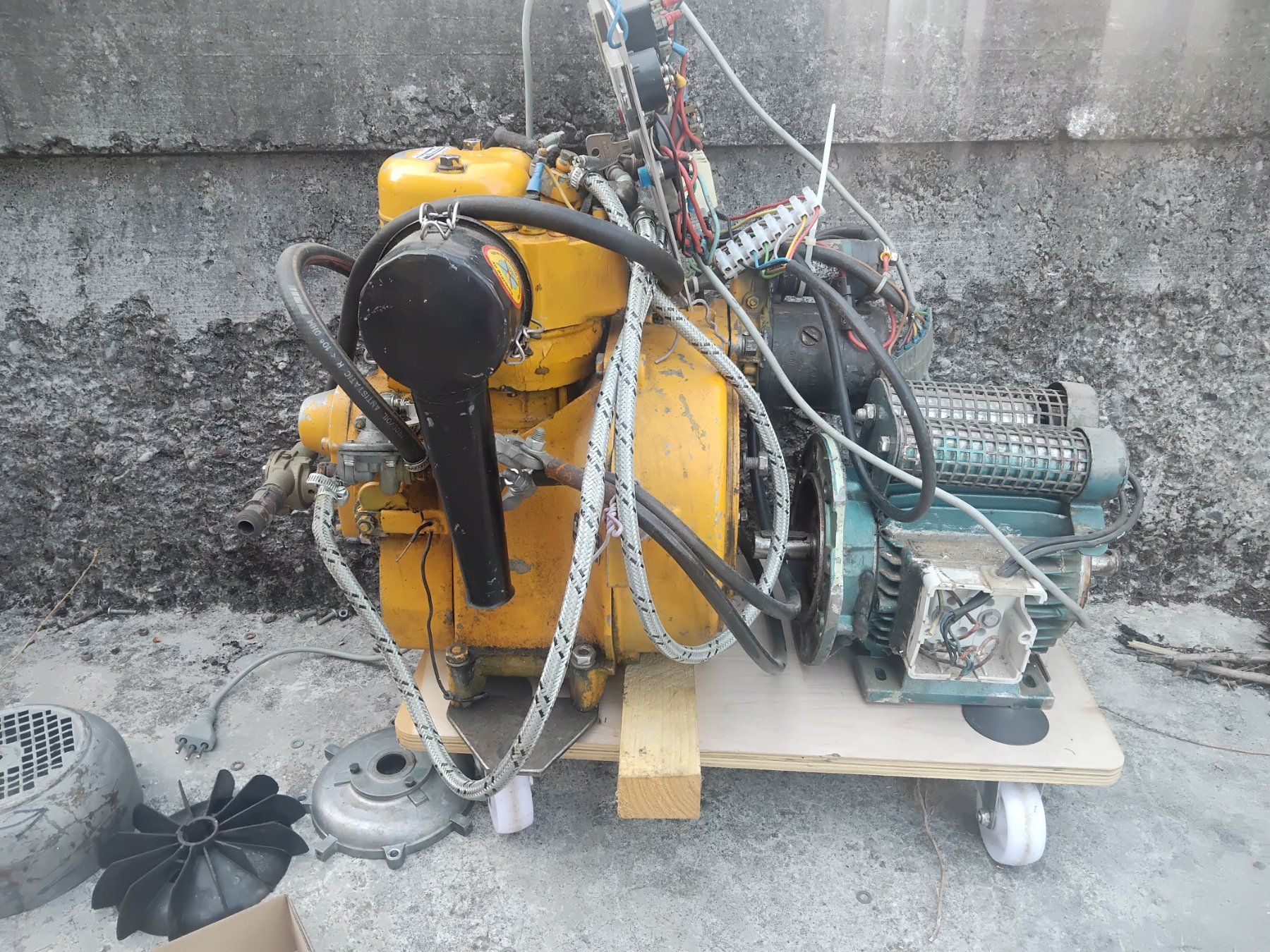 Generatori di corrente: Generator Farymann Diesel – Difettoso da Nuglar venduto da lampa-radio