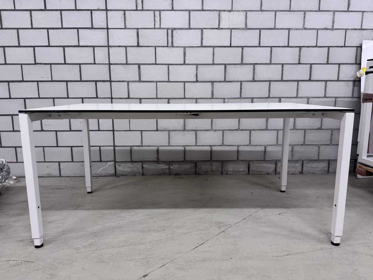 Scrivanie: Weisser Fundermax Tisch, 160x80cm – Usato da Bern venduto da samryan 1