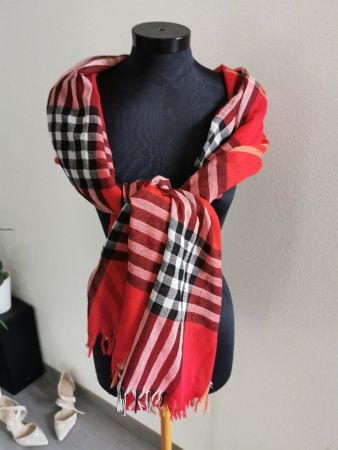 Foulard in schönen Rottönen