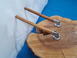 2 schöne antike Wand Haken, Metall / Holz  (LOT2879#AEW0)