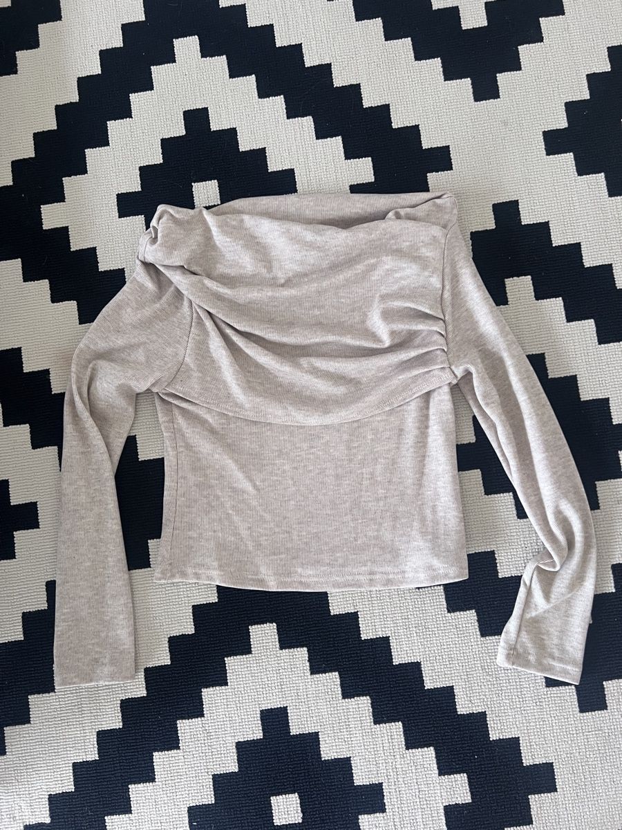 Maglioni & Felpe: Trendiger Off-Shoulder Pullover, Langarm, Beige, Grösse S – Usato da Neuenhof venduto da UrbanBags