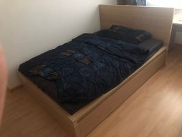 Bett 140 x 200 cm, 1- jährig, wenig drin geschlafen