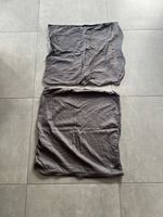 Lot de 2 taies doreiller gris foncé 60x60cm coton bon état