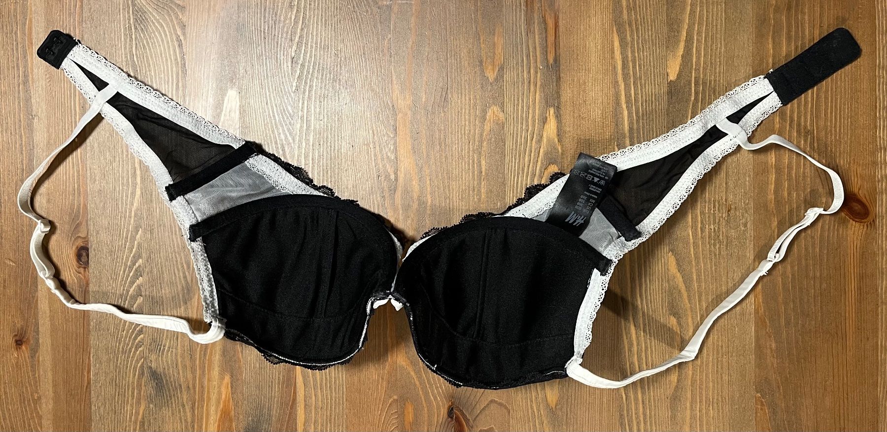 H&M Altra biancheria intima: H&M BH - Grösse 80B - Schwarz / Weiss – Usato da Altdorf UR venduto da Mini037 2