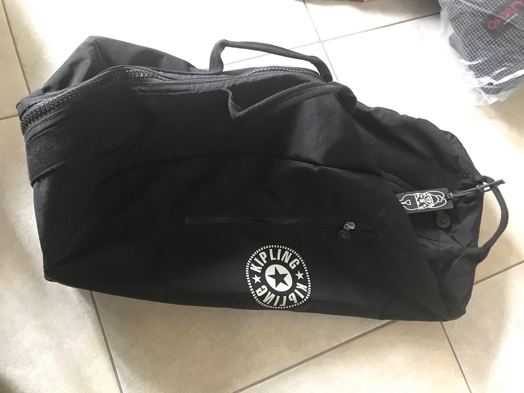 Kipling Borse: KIPLING Devin On Wheels Trolley Tasche mit Rollen Schwarz – Nuovo (secondo la descrizione) da Glattfelden venduto da Danshari 5