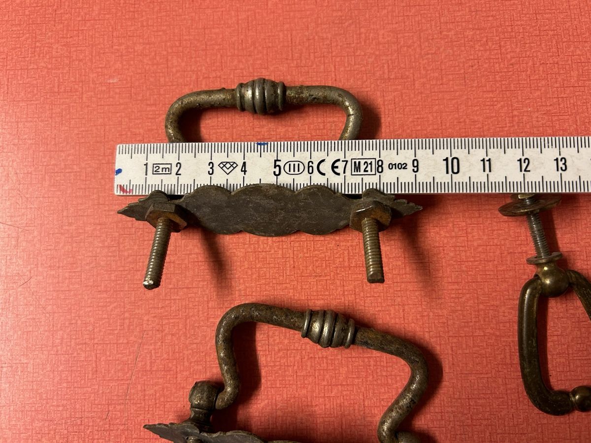 Ferramenta: Möbelgriffe antik Metal und Messing 2 Stk und eine Messing. – Usato da Lanzenhäusern venduto da vic63 3