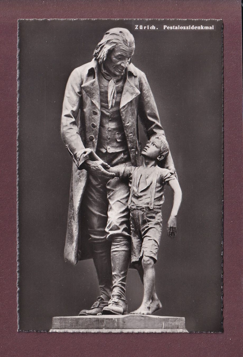 Cartoline postali: ZÜRICH - Pestalozzi Denkmal – Usato da Pully venduto da nicecards