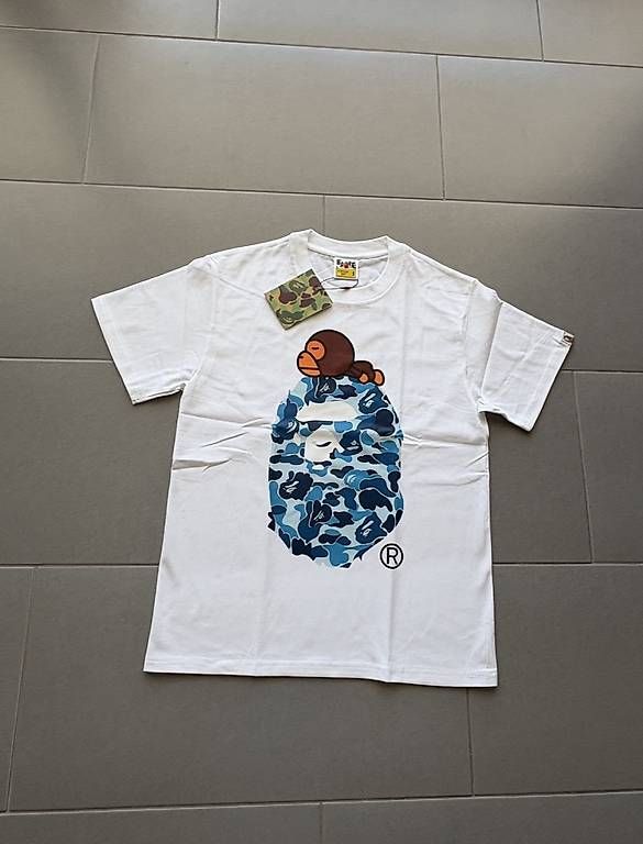 T-shirts: Bape tshirt S  – Neuf avec emballage d'origine à Liestal par Adriennsely