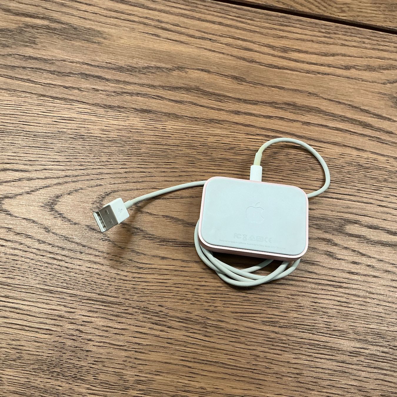 Apple Chargements: Apple Ladestation Roségold mit Lightning & USB A Stecker – D'occasion à Würenlos par Chicca2004 1