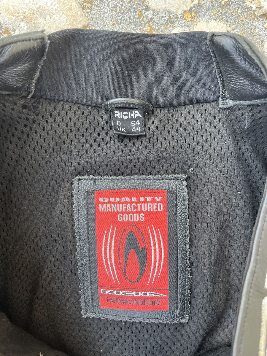 Vestes: Combi cuir Richa taille 54 – D'occasion à Renan BE par SO_Geomatics 2