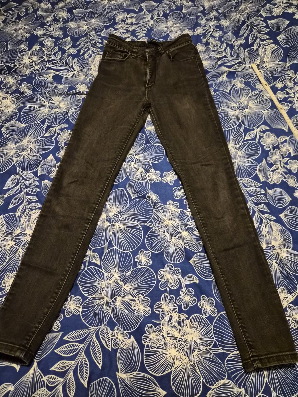 Jeans: Jeanshose Shein  gr 27   nr 23 – Nuovo (secondo la descrizione) da Dietikon venduto da Eleda