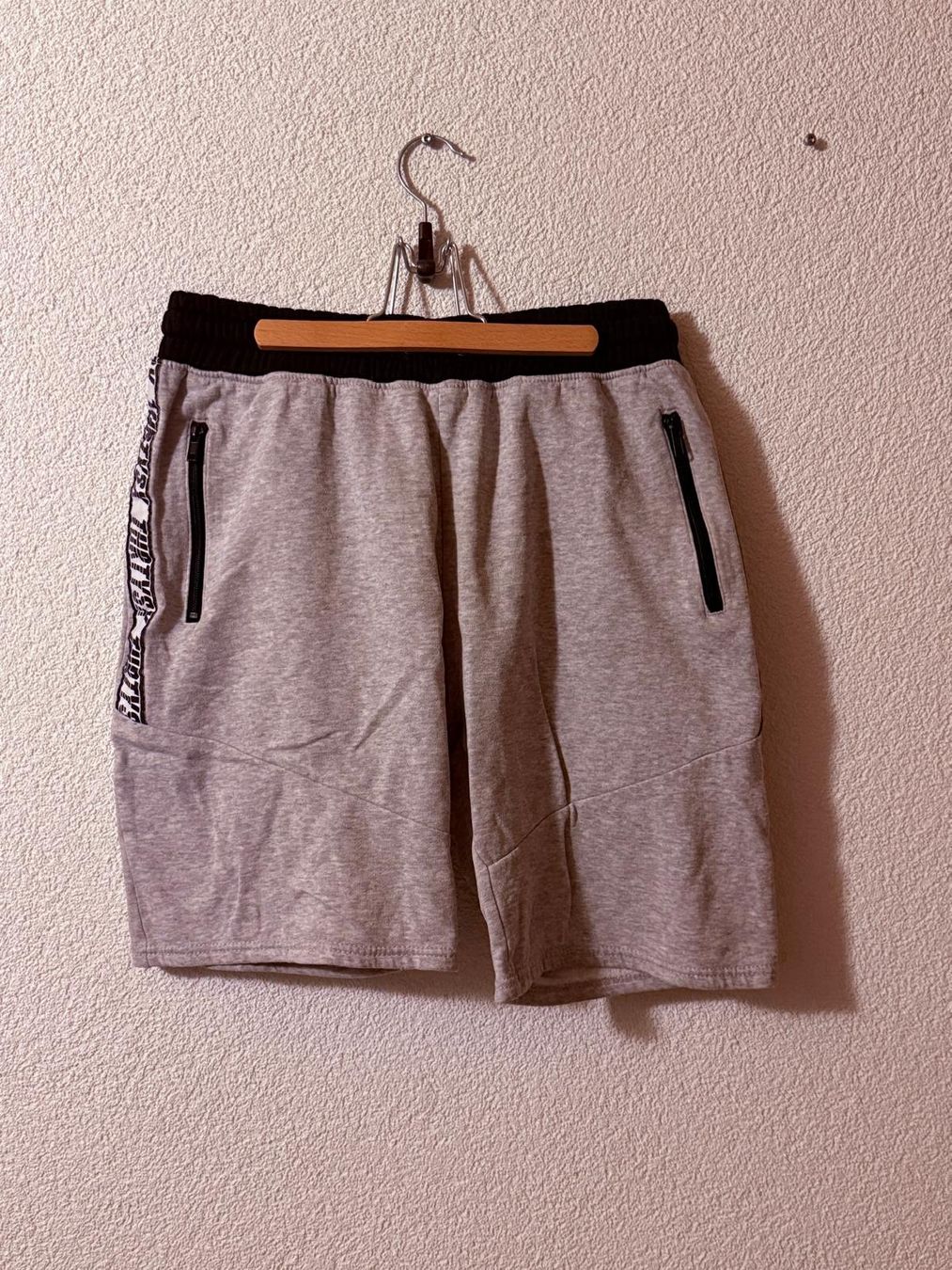 H&M Pantaloni: Kurze Hose – Usato da Oberbalm venduto da M32V4