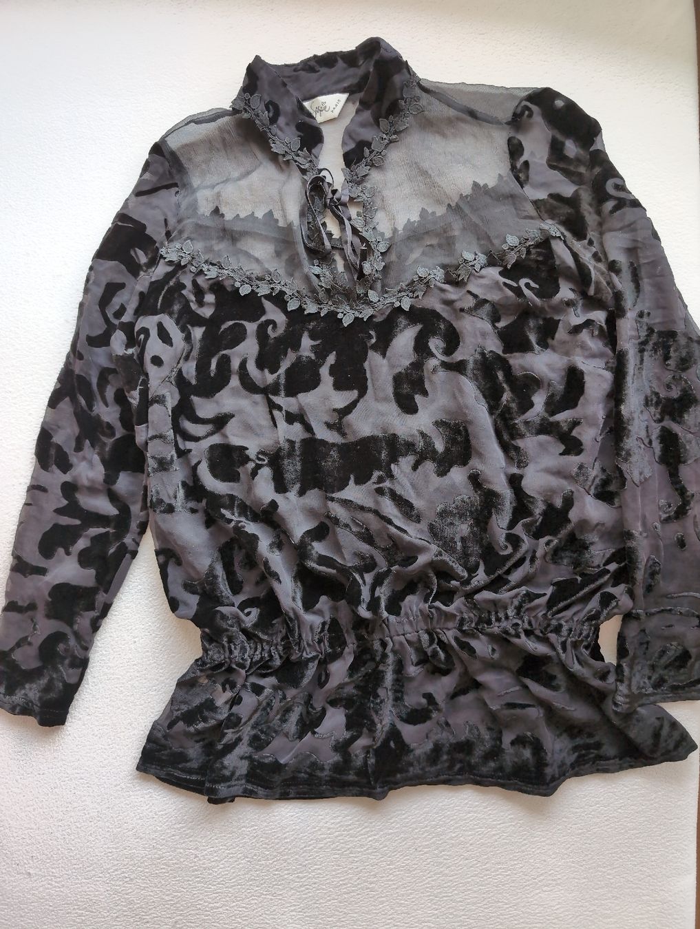 Blusen: French Saspia Paris Blouse, Grey & Black, Sheer - Small – Neu (gemäss Beschreibung) aus Glis von livespringly