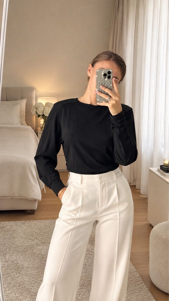 Versace Tops: VERSACE Black Long Sleeve, silk  – D'occasion à Sattel par Zlata1