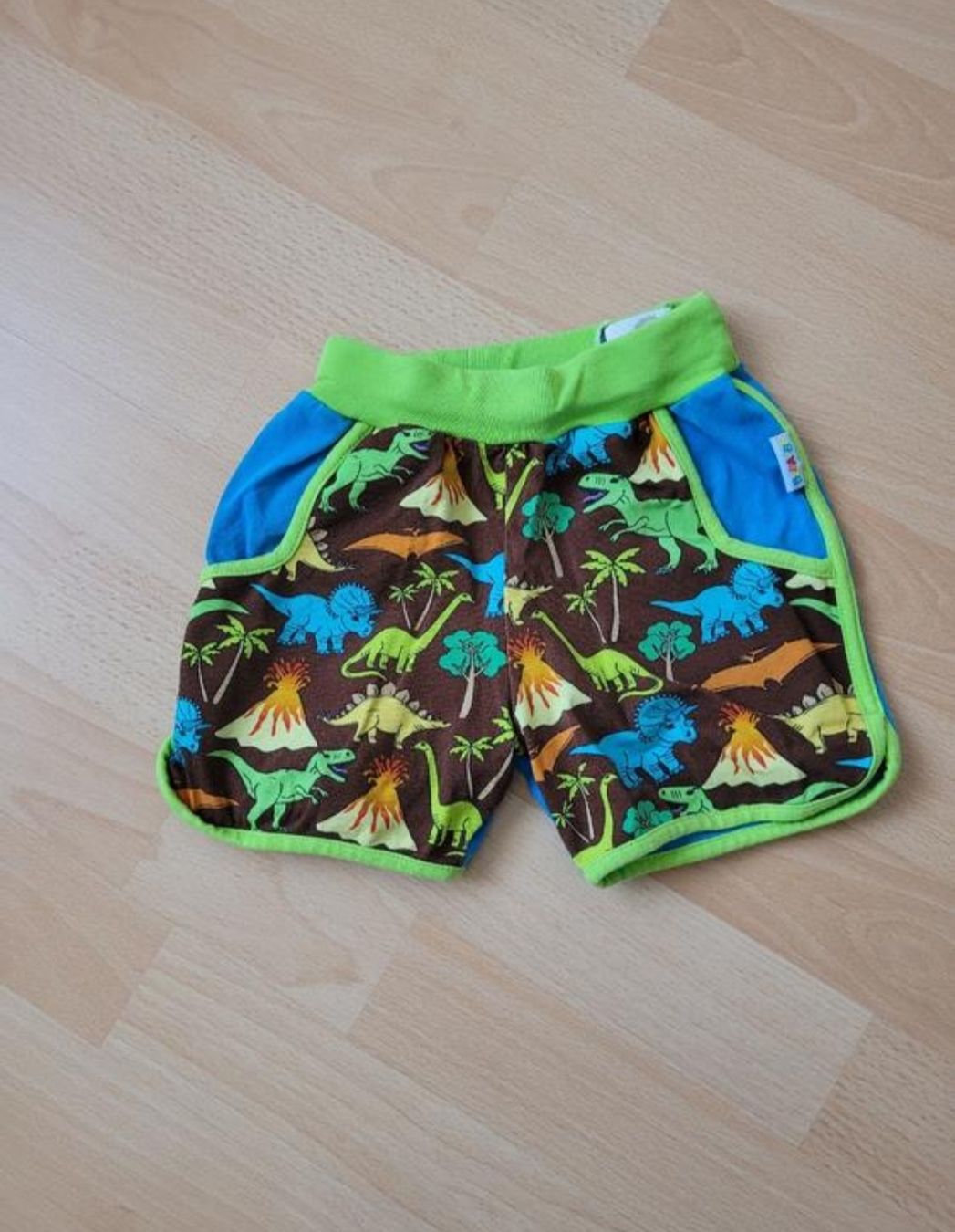 Pantaloni: Shorts Babauba gr. 98 – Usato da Inwil venduto da Flower2325