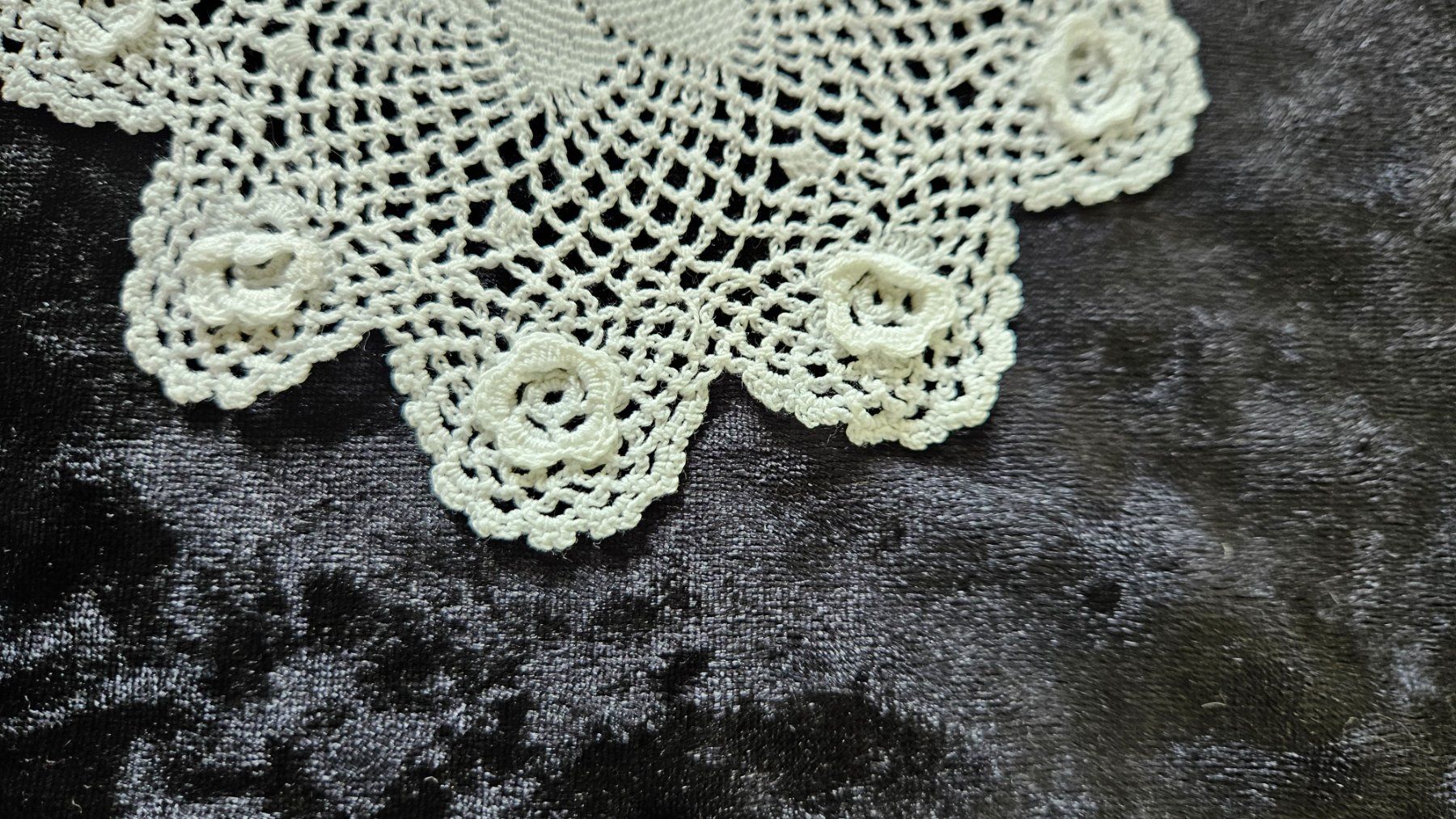 Autre linge de table: Spitzendeckchen Spitzendeckeli D13 cm Deckeli Weiss – D'occasion à Gossau ZH par LeoniesDeko 1