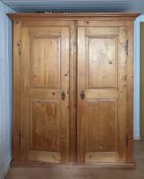 antiker Schrank