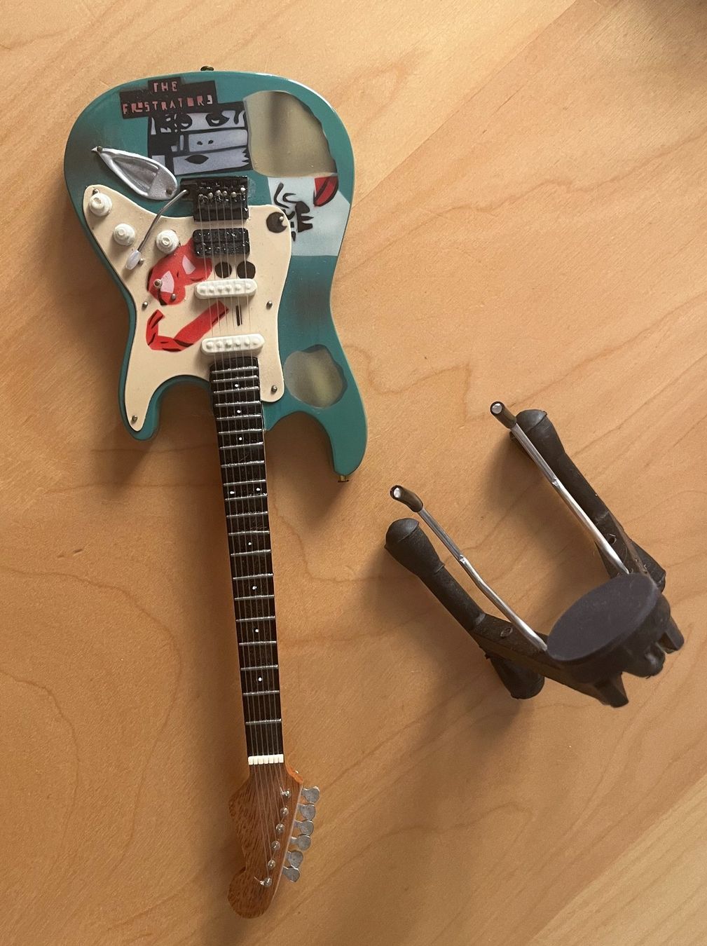 Tutte le decorazioni: Guitare décorative – Usato da Genève venduto da Moe22