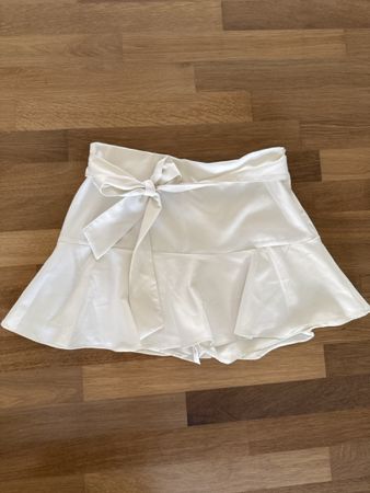 Zara Rock weiss Grösse XL neu