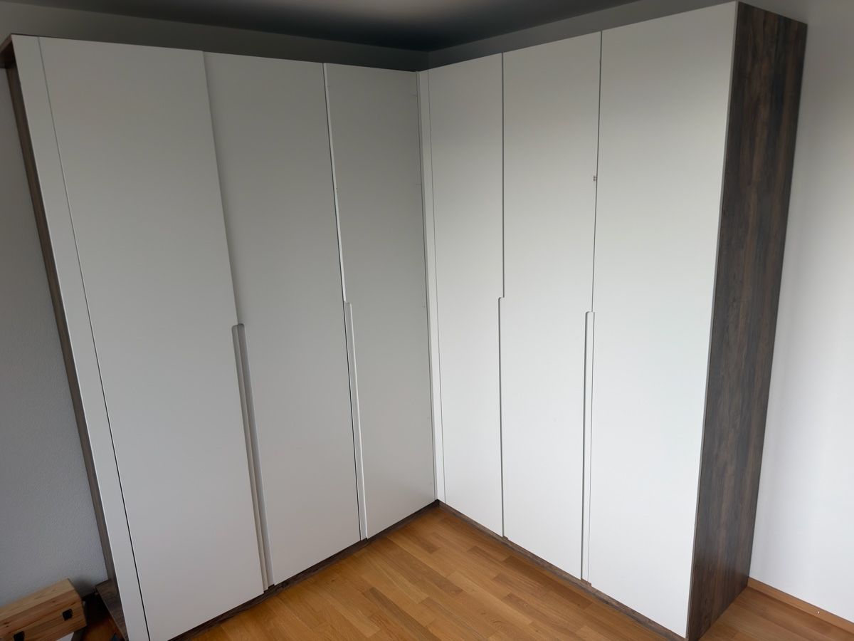 Armoires: Eckschrank weiss Holzoptik – D'occasion à Leibstadt par Maki724