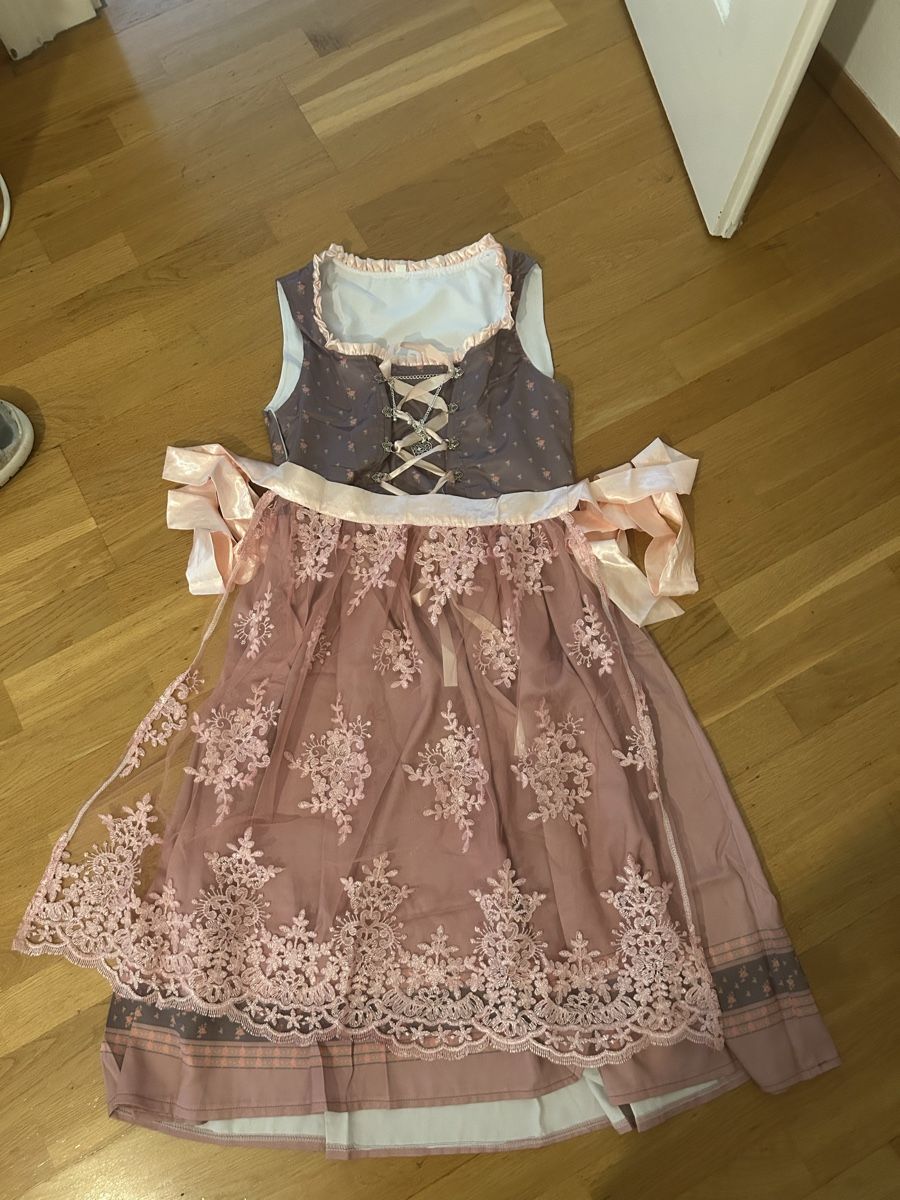 Robes: Dirndl gr m neu – Neuf (Voir description) à Allschwil par selake990673