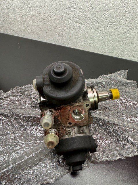 Pompe à injection haute pression Diesel plus divers (Defekt) in Vicques ...