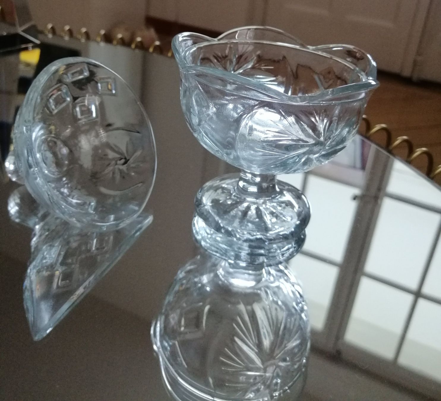 Bicchieri: Glasschäli mit Deckel – Nuovo (secondo la descrizione) da Biel/Bienne venduto da M.D.C 1