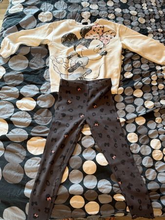 Minnie Maus Pullover und Leggings Grösse 122 gebraucht