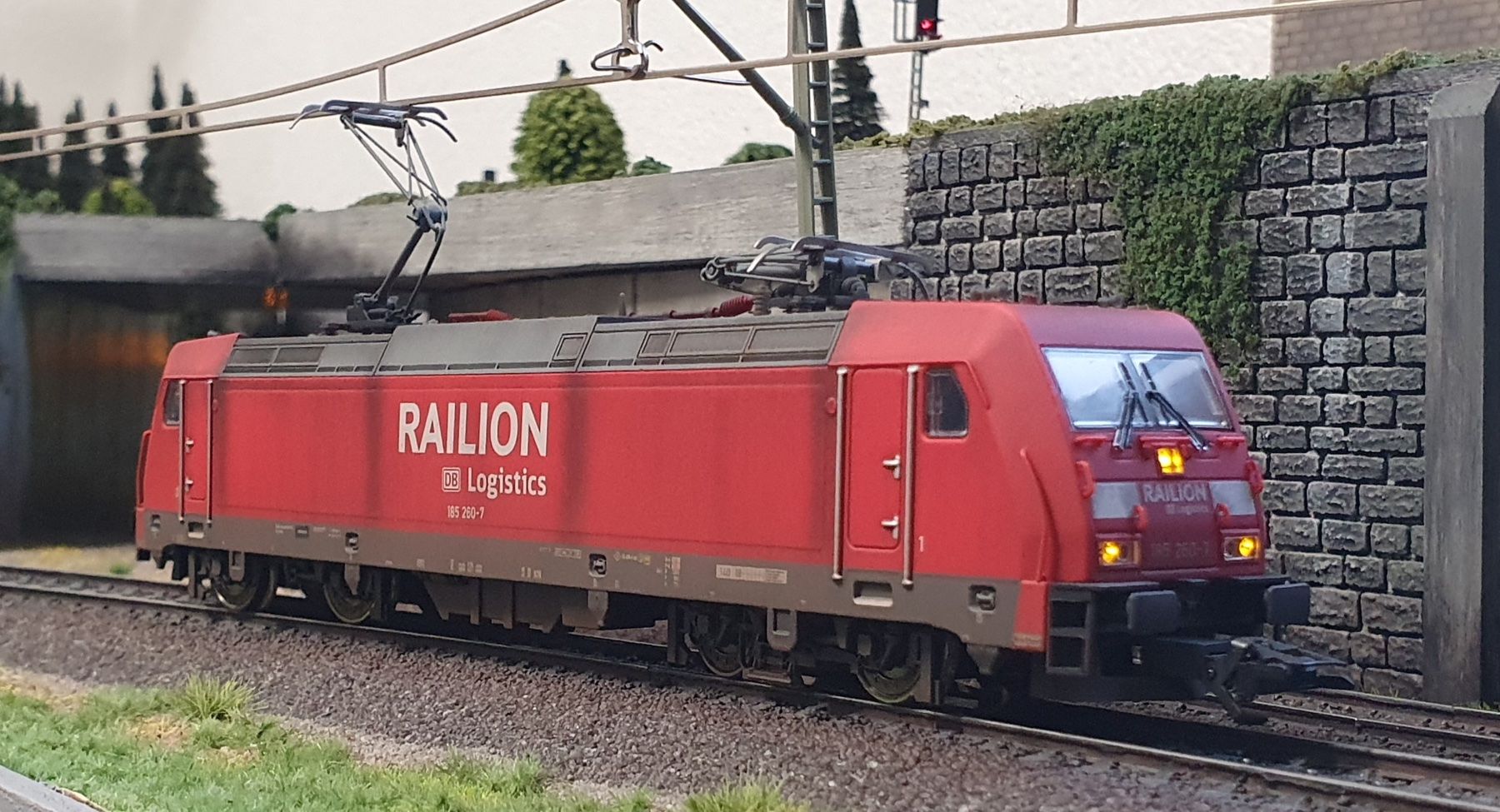 Märklin Modellini di ferrovie: BR 185, DB, MARKLIN 36600, DIGITAL + PATINE – Usato da Loveresse venduto da FIFILOULOU 7