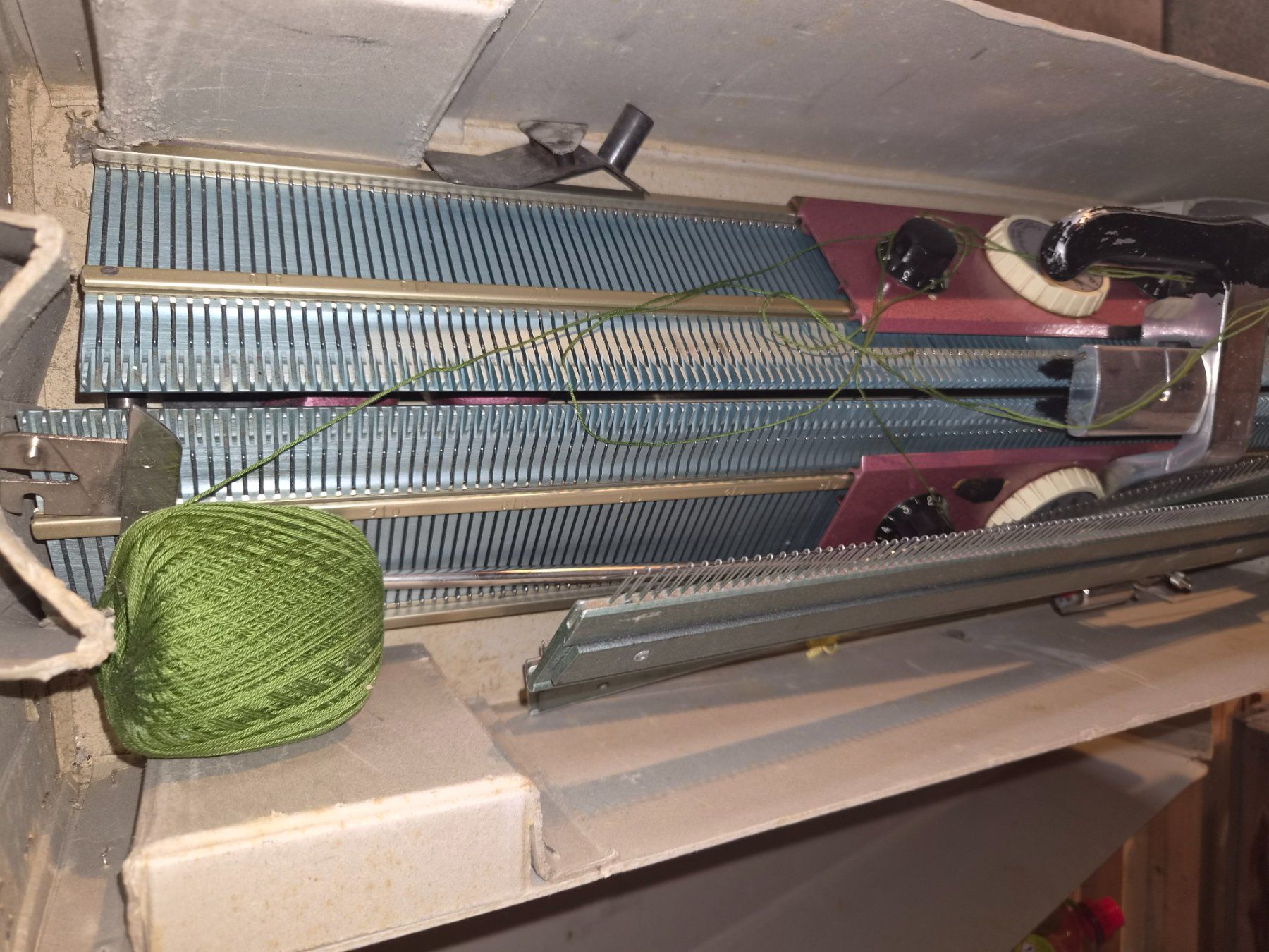 Swiss Tutti gli attrezzi: Strigo Strickmaschine Antik Handarbeit – Usato da Flaach venduto da shora 1