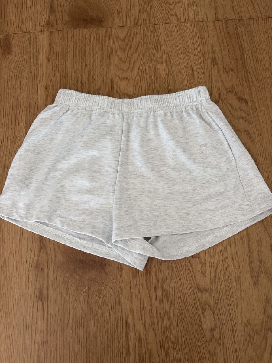 Shein Pantalons: Shorts Damen hellgrau meliert Gr. S Neuwertig – Neuf (Voir description) à Schöftland par nevio74