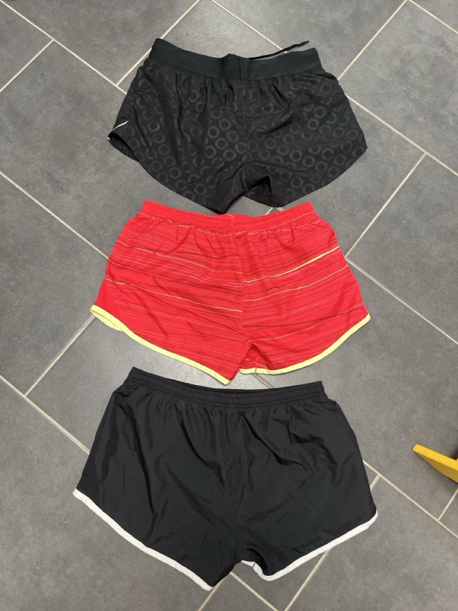 Nike Pantaloni: Nike Shorts Damen gr M – Usato da Pfyn venduto da schwalbe10 1