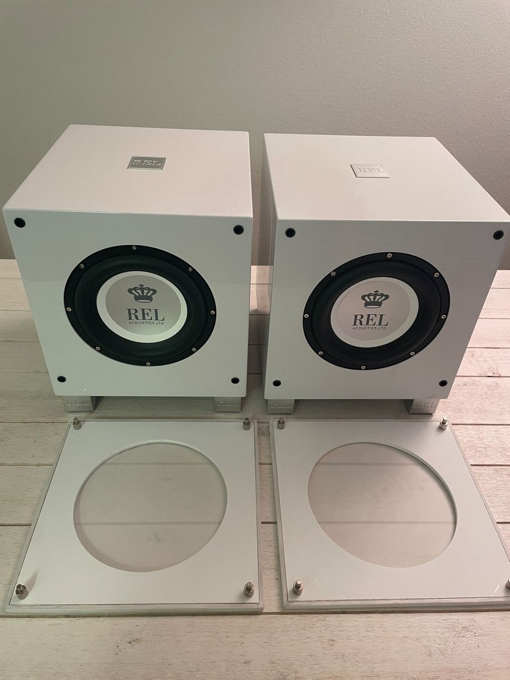 Lautsprecher: 1 X REL T7i Active Subwoofer weiss – Gebraucht aus Luzern von wnif 1