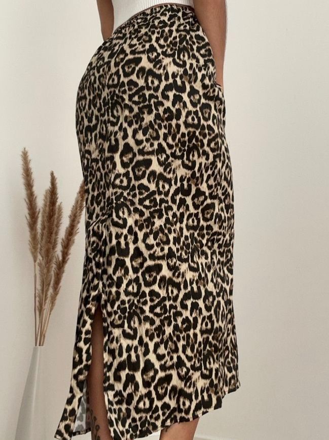 Massimo Dutti Gonne: Sommer Rock im Leo Print von Massimo Dutti – Nuovo e nell'imballaggio originale da St. Gallen venduto da eriberi. 1