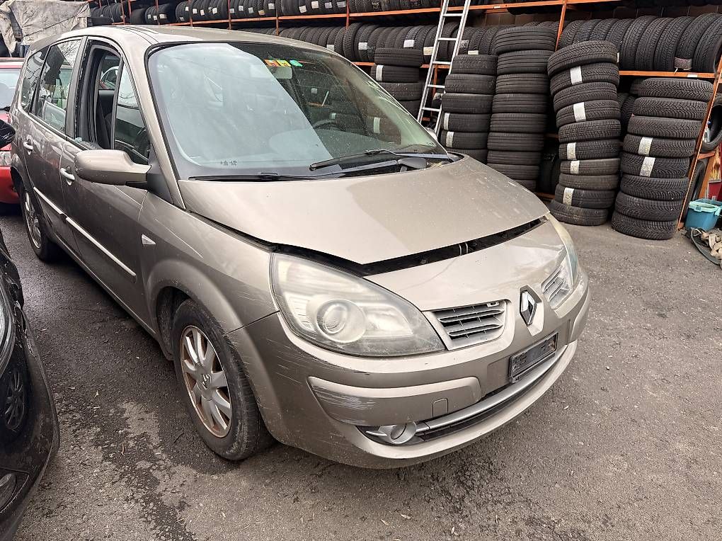 Tutti pezzi di ricambio auto: Renaulet Scenic  Ersatzteile  – Usato da Udligenswil venduto da Sch2s 4