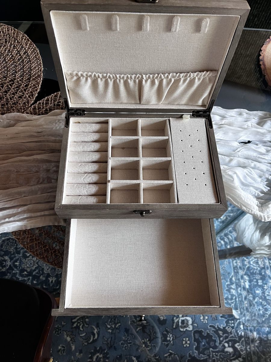 Schmuckkästen: Schmuckbox – Gebraucht aus Küssnacht am Rigi von lus_g9xw