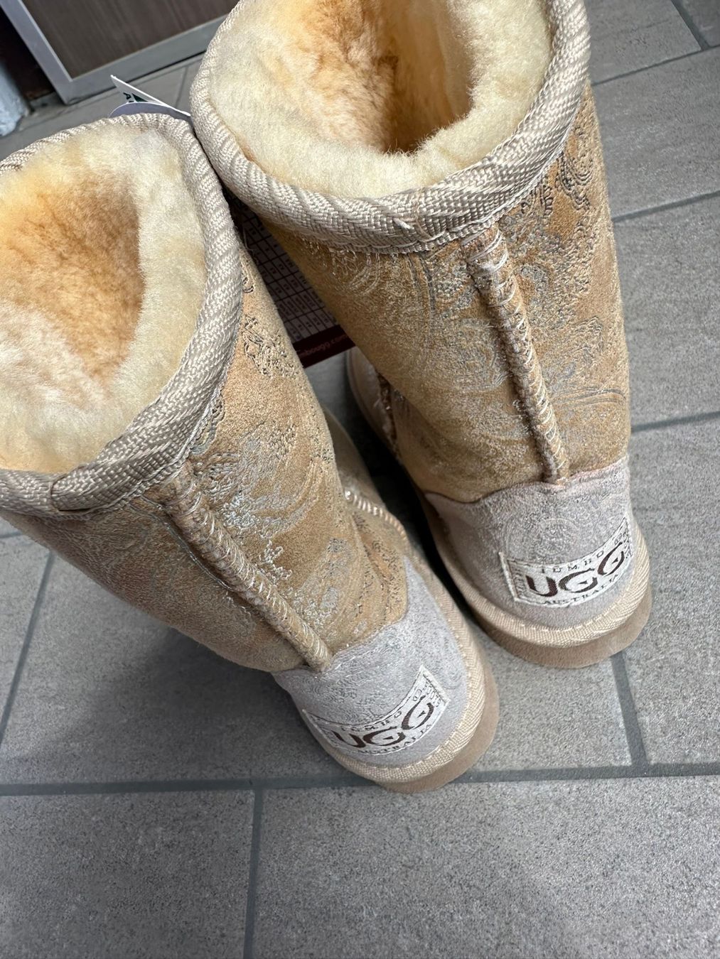 Ugg Chaussures femmes: UGG Damenstiefel Original und OVP gr 37 – Neuf avec emballage d'origine à Rheinfelden par Stratossuisse 2