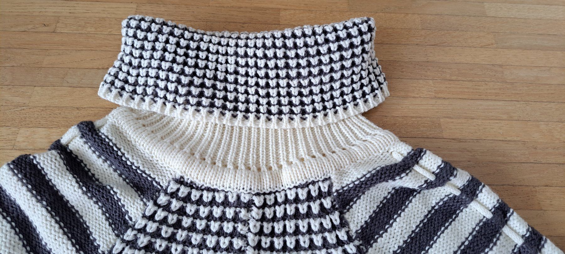 Altro in Moda donna: Poncho attractif en maille avec col roulé – Nuovo (secondo la descrizione) da Le Mont-sur-Lausanne venduto da olatiu 1