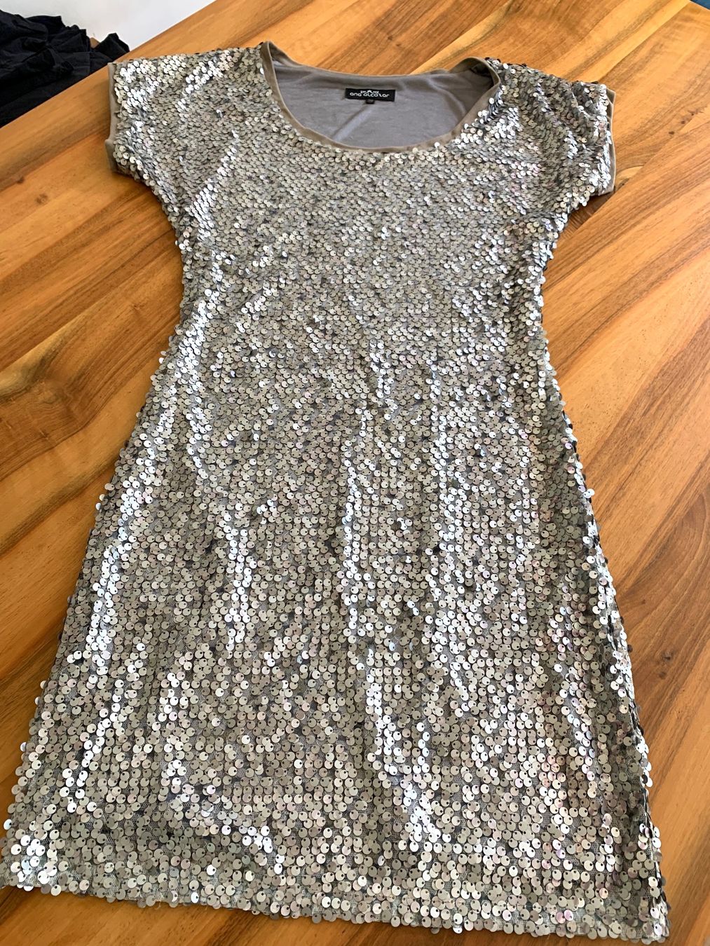 Ana Alcazar Vestiti: ANA ALCAZAR - mega Pailettenkleid Grösse 38 – Nuovo (secondo la descrizione) da Meiringen venduto da snahhanssnah