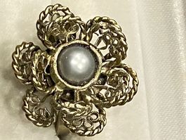 Ring mit Perlen